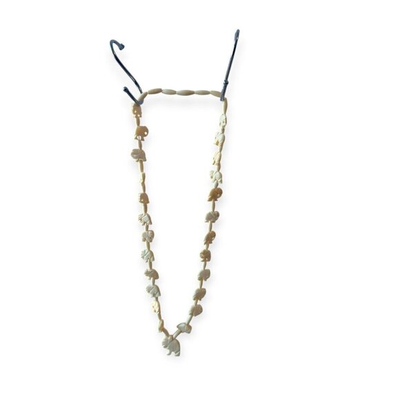 Vintage Carved Elephant Necklace from India, 70s - Picture 7 of 8